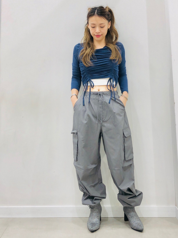 パラシュートカーゴパンツ(丈標準70.0～74.0cm)（レディース）の着用