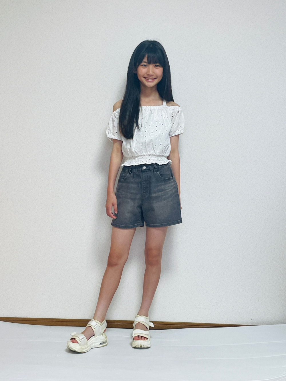 GIRLSオフショルダーコットンレースブラウス(半袖)」の着用
