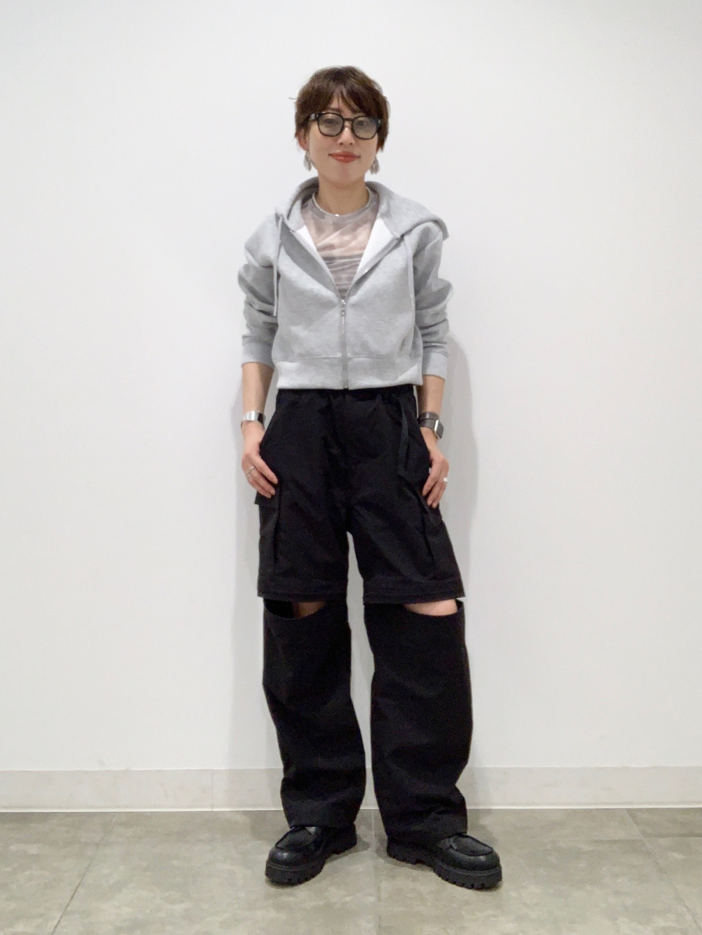 タグ付き未使用◼️レカッドLEk cud ジップアップノーカラーシアーブルゾン UVカットシアーブルゾン、リブニットワンピース(ノースリーブ)」の着用