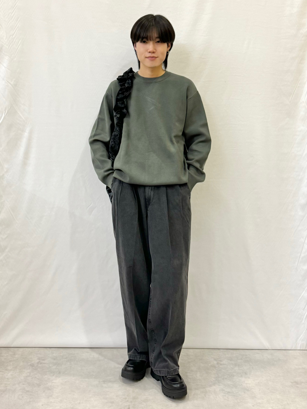 ■ラスト1着■【新品】GU ツータックバギースラックス 丈標準 ブラックMサイズ □ラスト1着□【新品】GUツータックバギースラックス丈標準