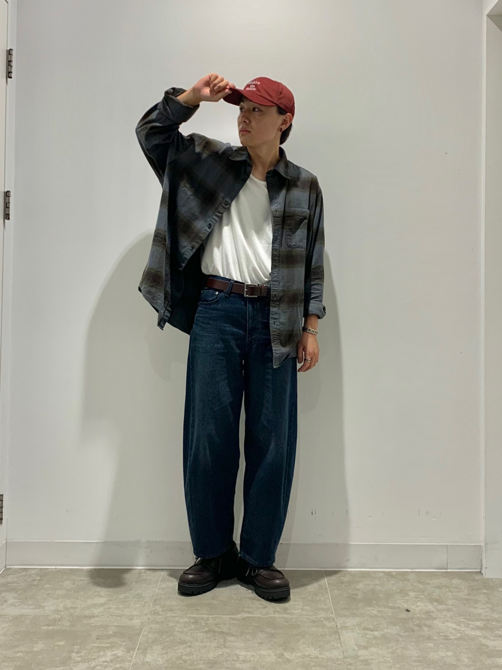 Leather Garrison Belt/Adjustable、Barrel Leg Jeans」| GU的穿