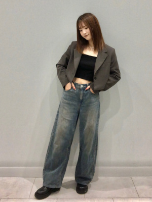 【美品】COS ブラック ショート丈クロップドジャケット XSサイズ COS 黒 ジップアップ クロップドジャケット XS