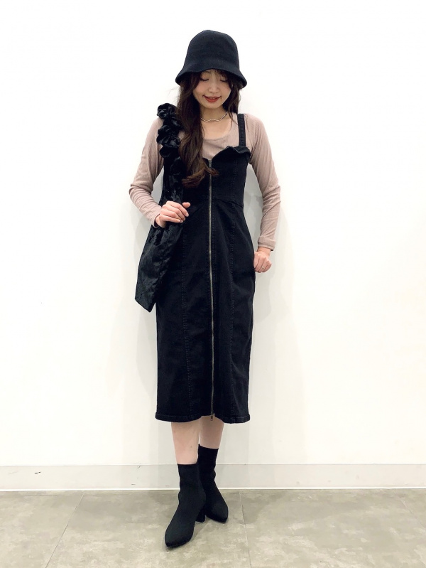 gu denim front zip dress GU JAPAN SALE Denim front zip dress Color: Black/Dark Brown/Blue Size: XS,  S, M, L, XL, XXL, 3XL Price: IDR549K/Pc Center front zipper opening, 2 front  pockets (left and right), adjustable shoulder
