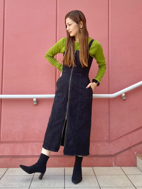 gu denim front zip dress GU JAPAN SALE Denim front zip dress Color: Black/Dark Brown/Blue Size: XS,  S, M, L, XL, XXL, 3XL Price: IDR549K/Pc Center front zipper opening, 2 front  pockets (left and right), adjustable shoulder