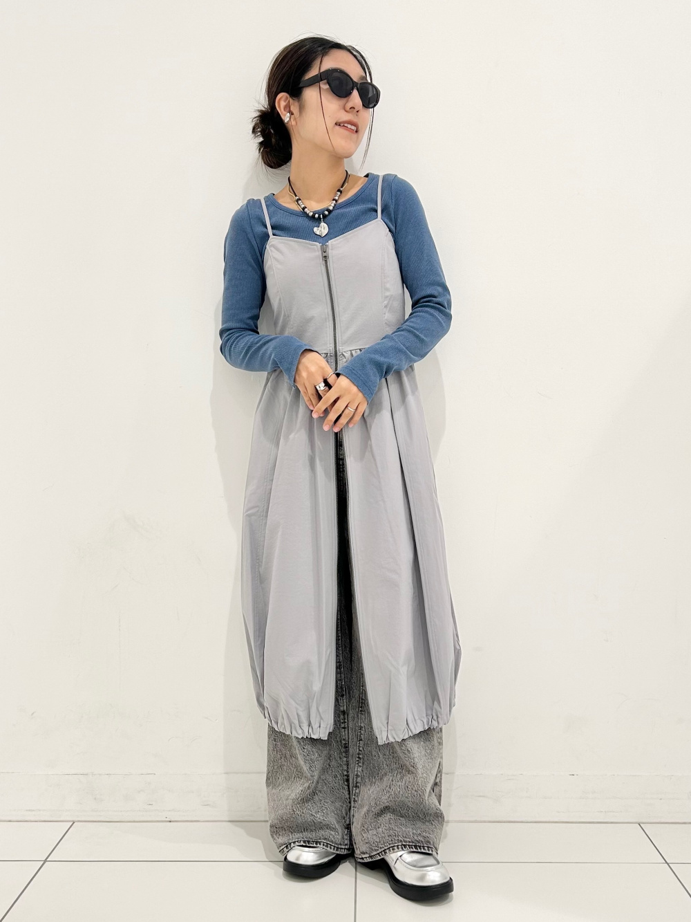 着用服 Front Zip Bubble Hem Dress/NTQ」| GU的穿搭理念