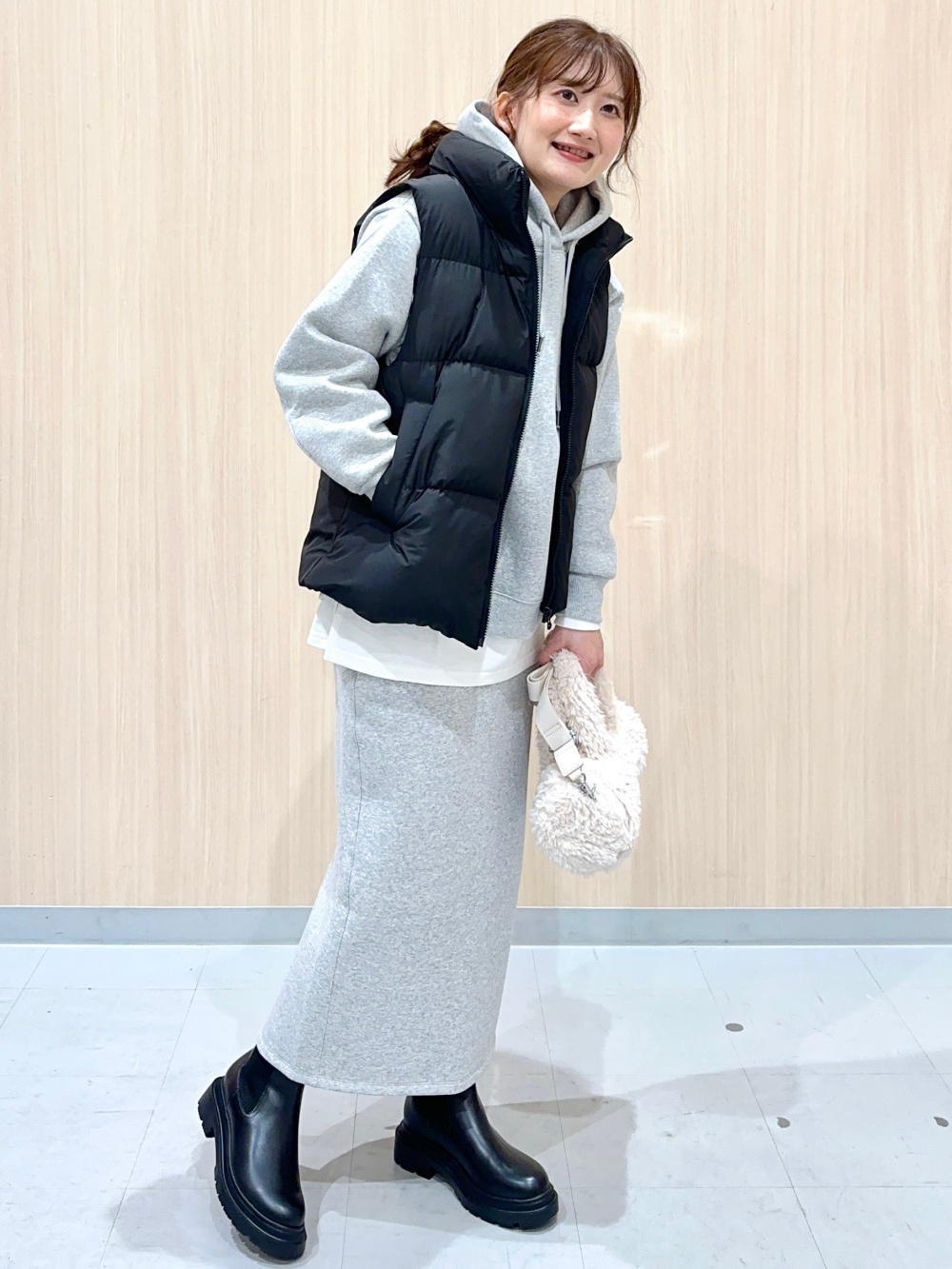 ミニハイネックセーター(ノースリーブ)Z、バブルヘムミディスカートNTQ