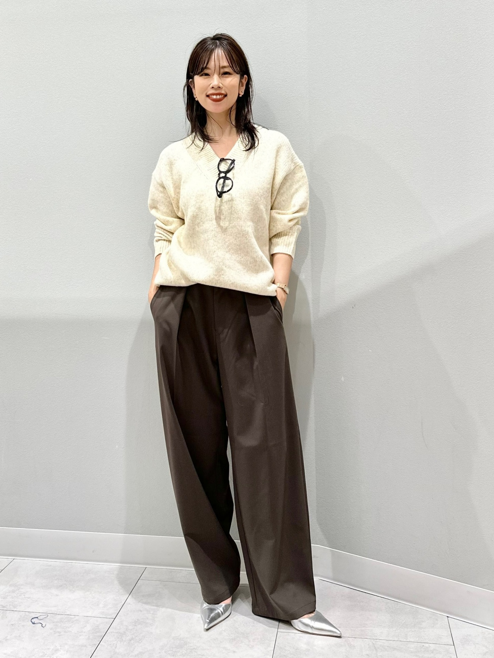 メランジVネックセーター、バレルレッグスラックス(セットアップ可能