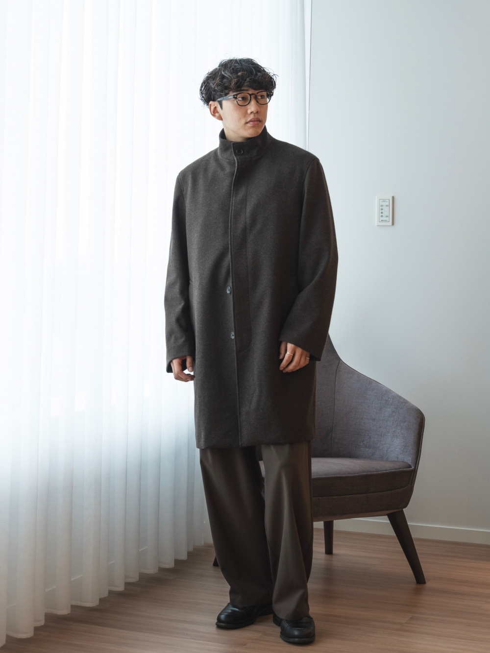 バレルレッグスラックス(セットアップ可能)」の着用