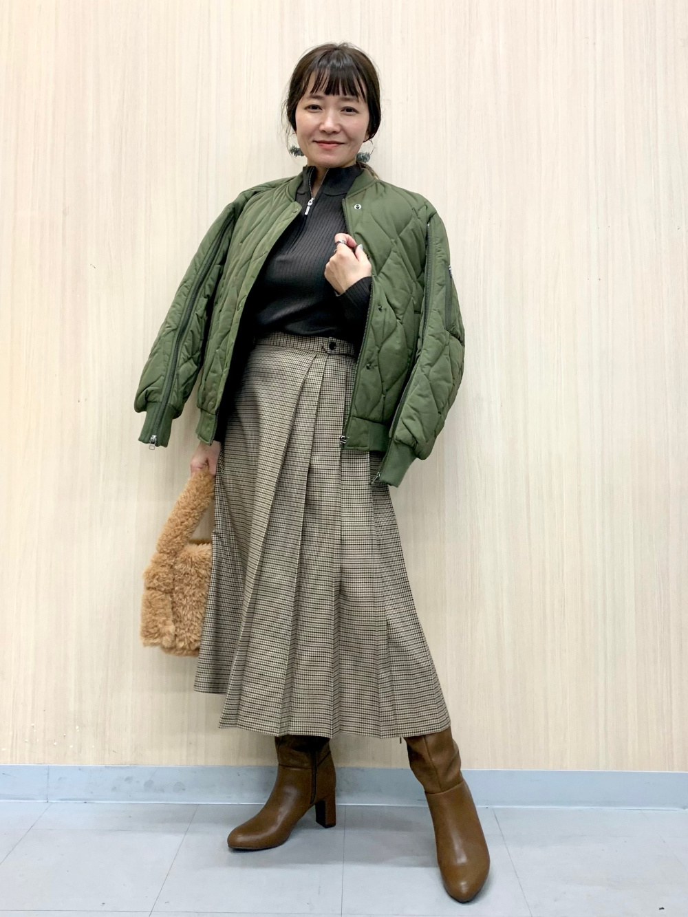 仿毛手提包 by rokh、超彈性長靴(※材積限制勿選超商取貨)」的穿
