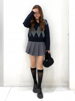 yuuu☆ GU公式 | パフィータッチアーガイルVネックショートセーター