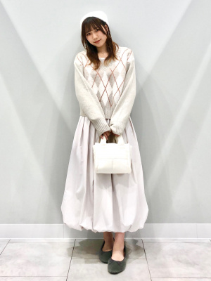 yuuu☆ GU公式 | パフィータッチアーガイルVネックショートセーター