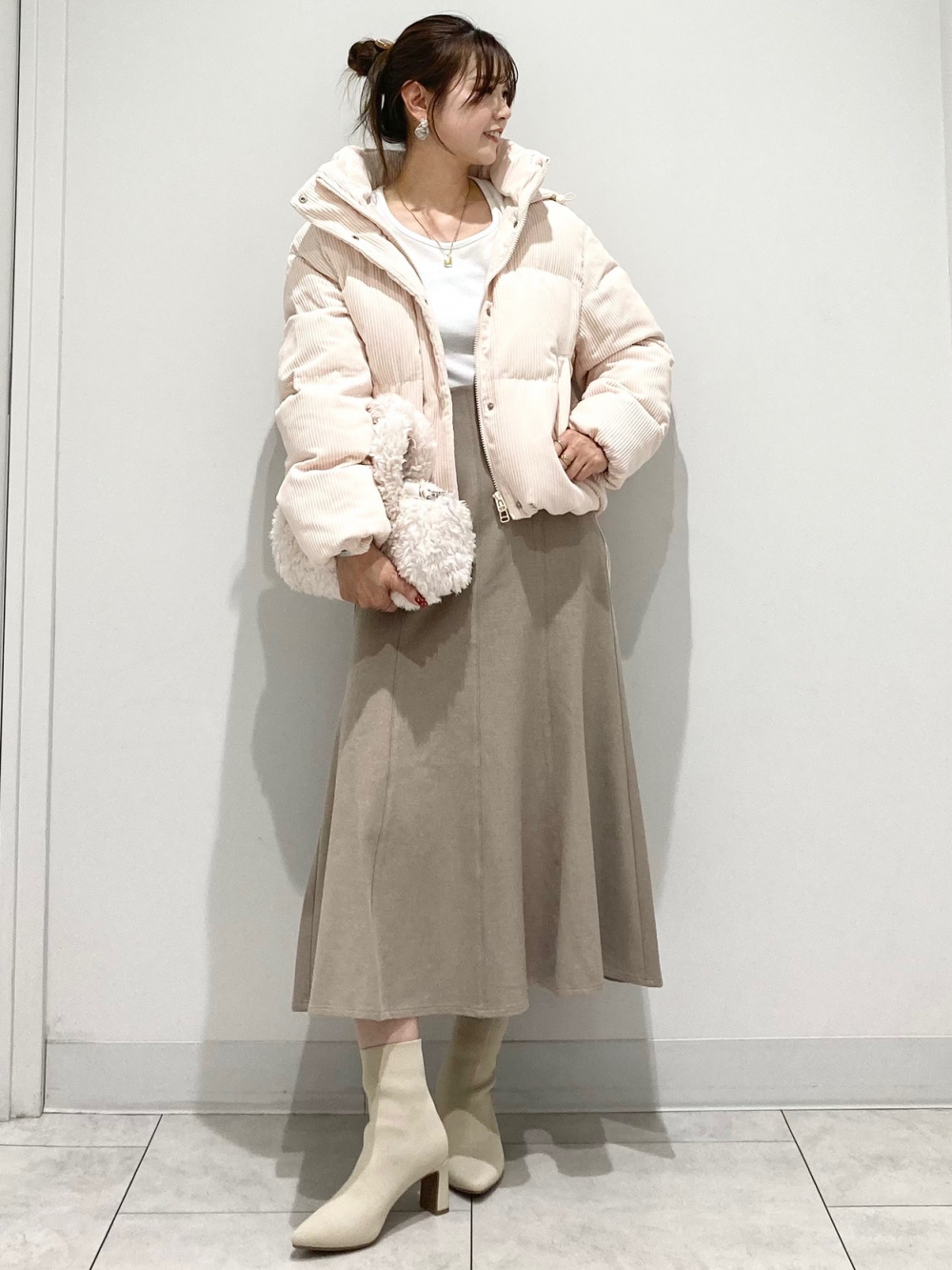 ヒートパデッドコーデュロイブルゾン、リブクロップドT(長袖)」の着用 