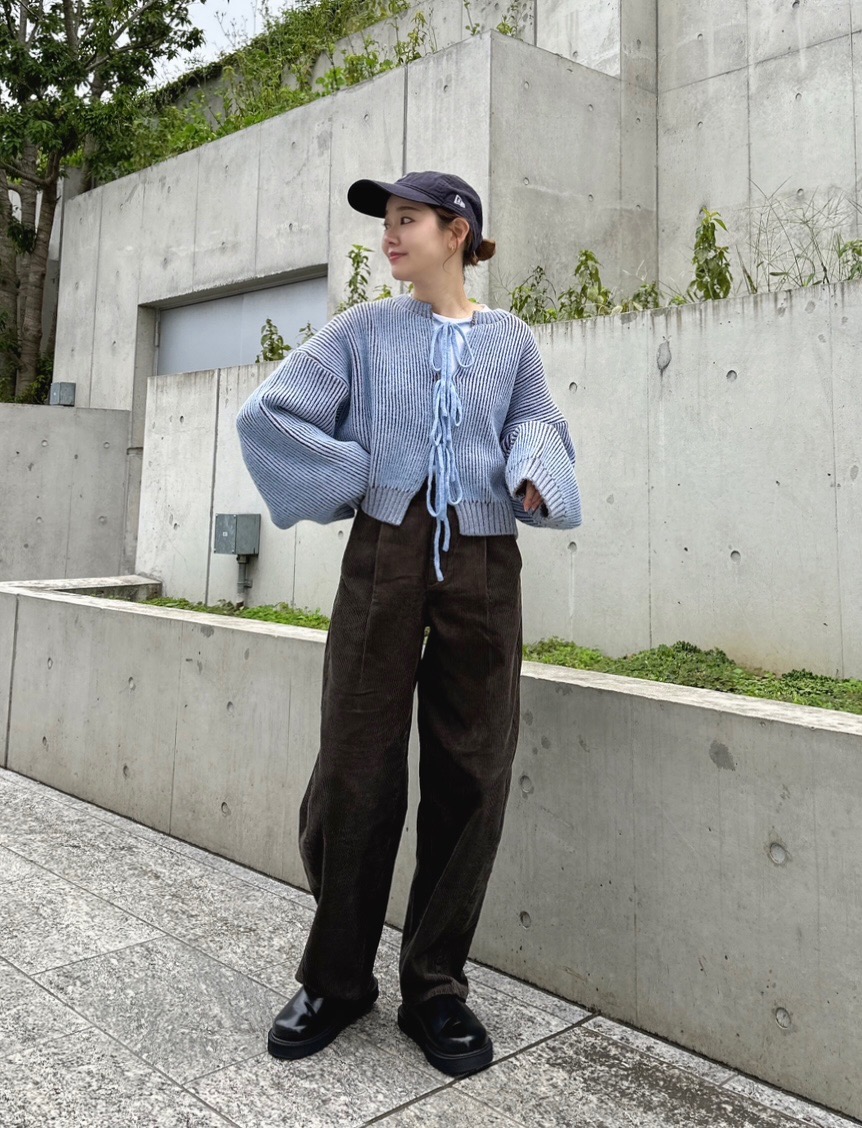 コーデュロイバレルレッグパンツ+EC(丈短め68.0cm)」の着用
