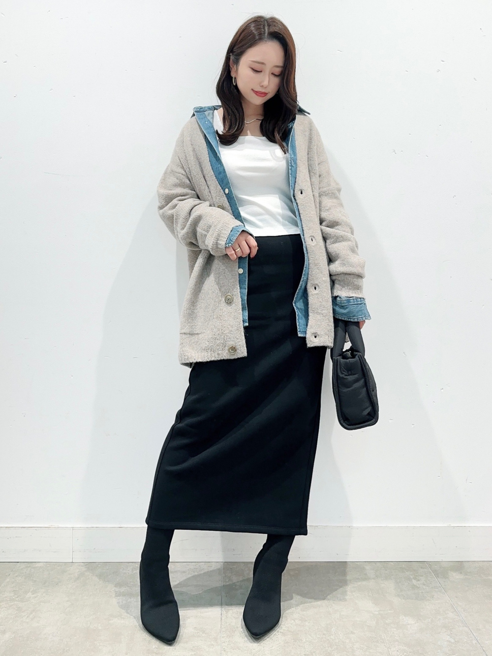 ブラッシーニットスキッパーポロシャツ、バレルレッグジーンズ+