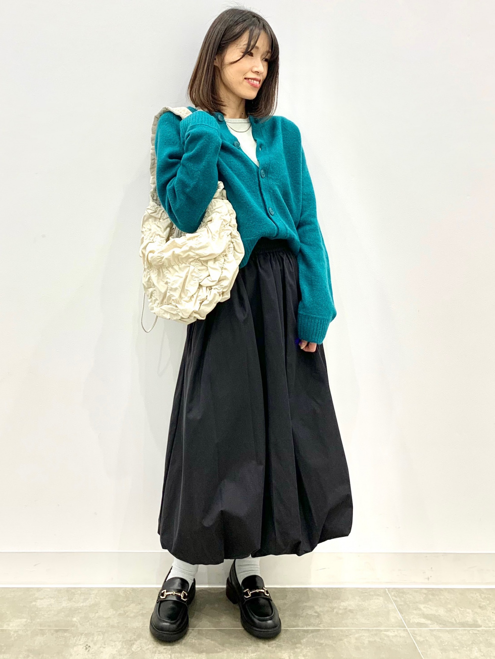 Puffy Touch Crew Neck Short Cardigan」| GU的穿搭理念