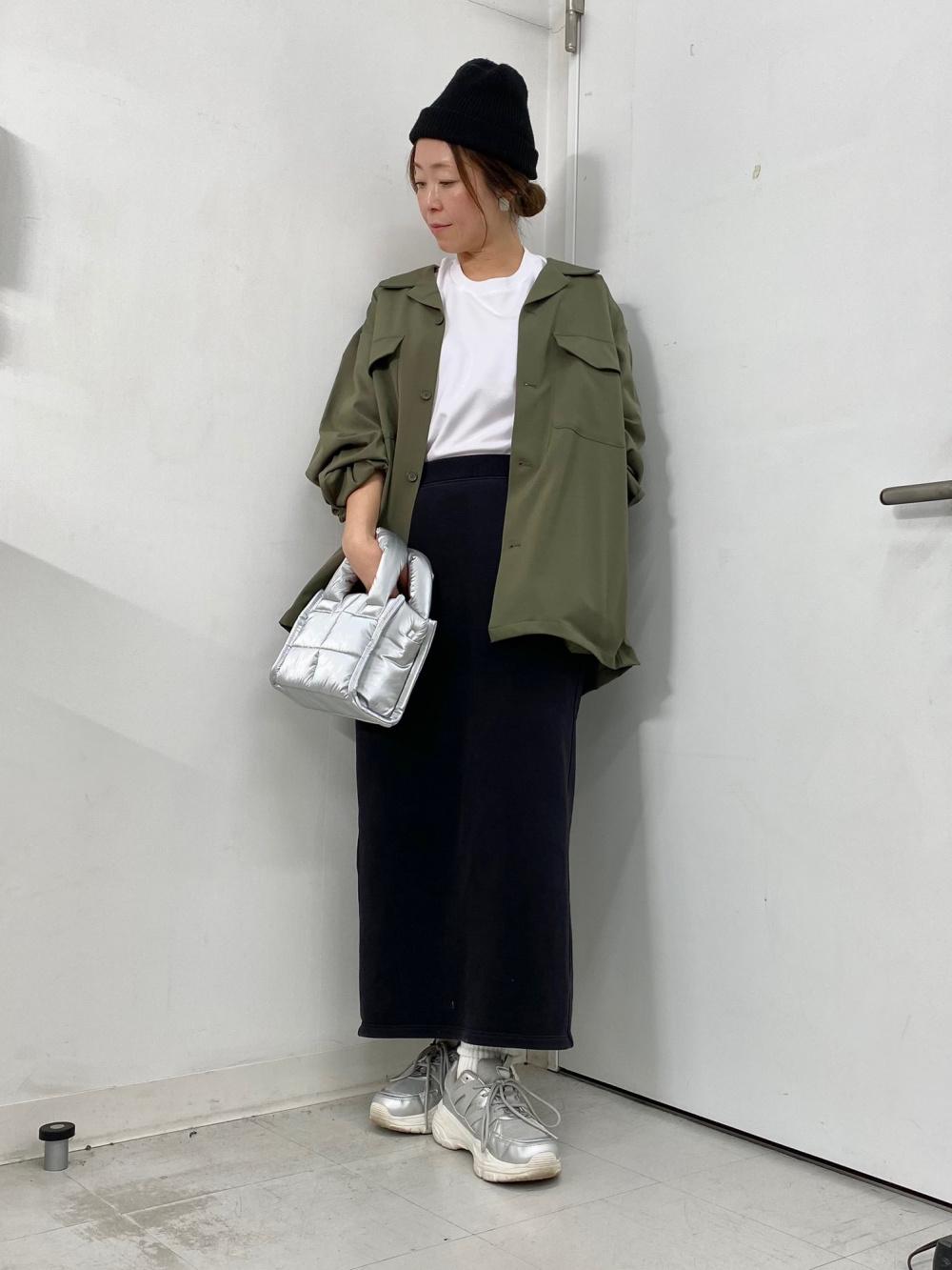 ブラッシーニットスキッパーポロシャツ、バレルレッグジーンズ+