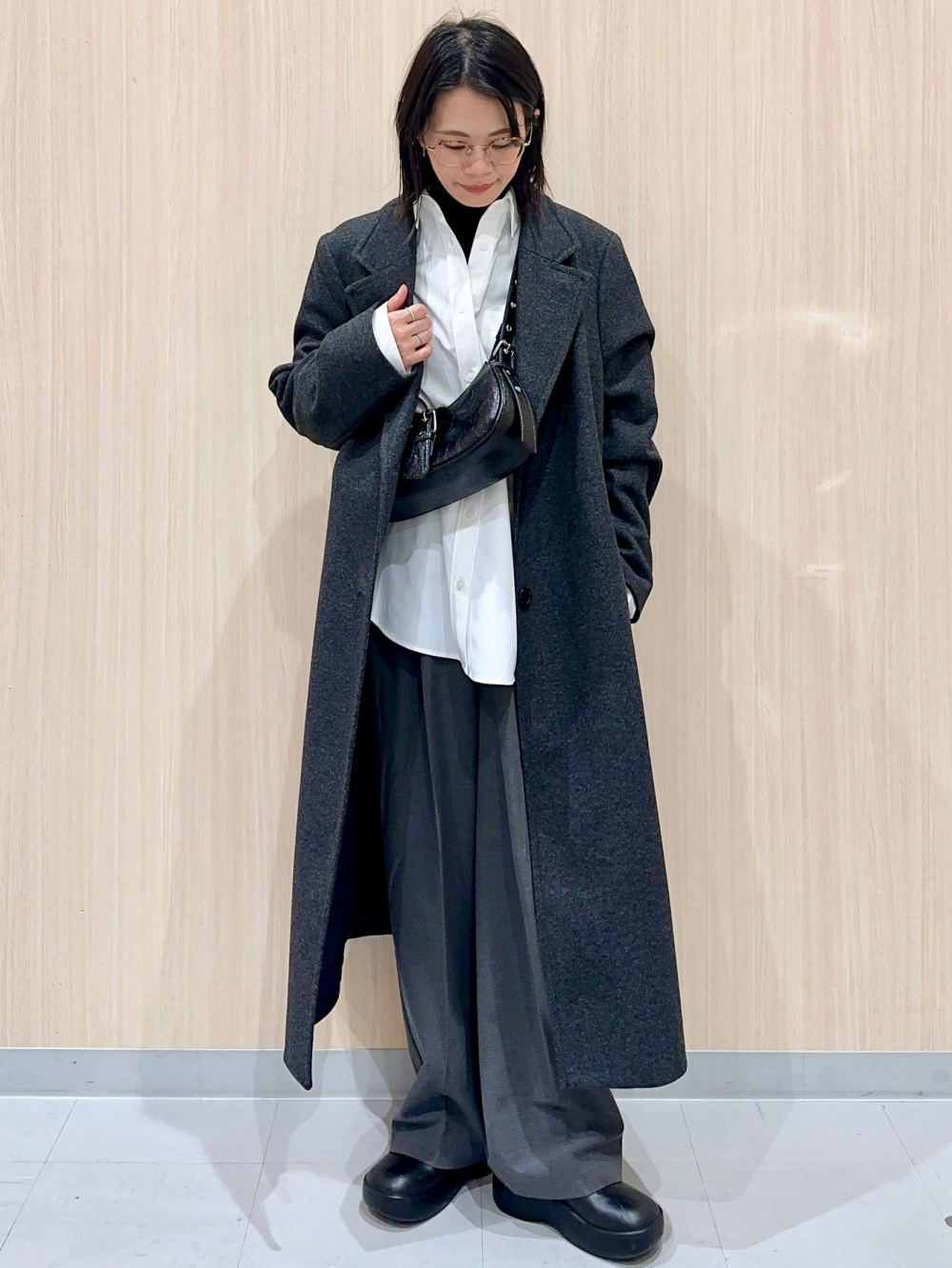 GU】完売前に急げ！6990円の高見え「ロングコート」、一枚持って