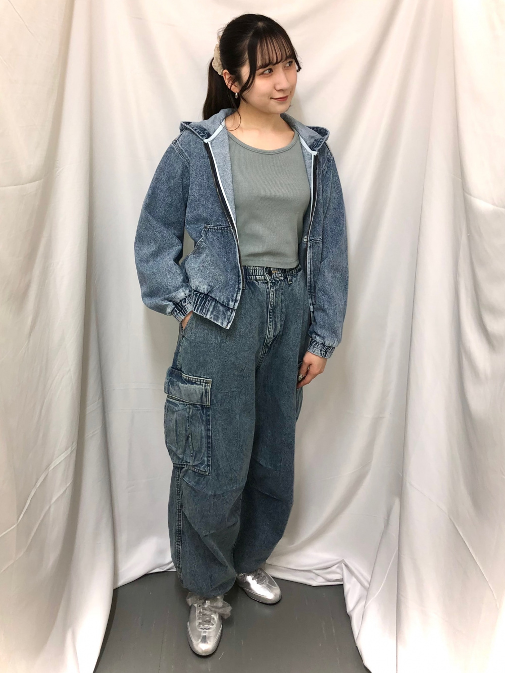 デニムフーディブルゾンNT+E、ウォッシュドリブクロップドT(長袖