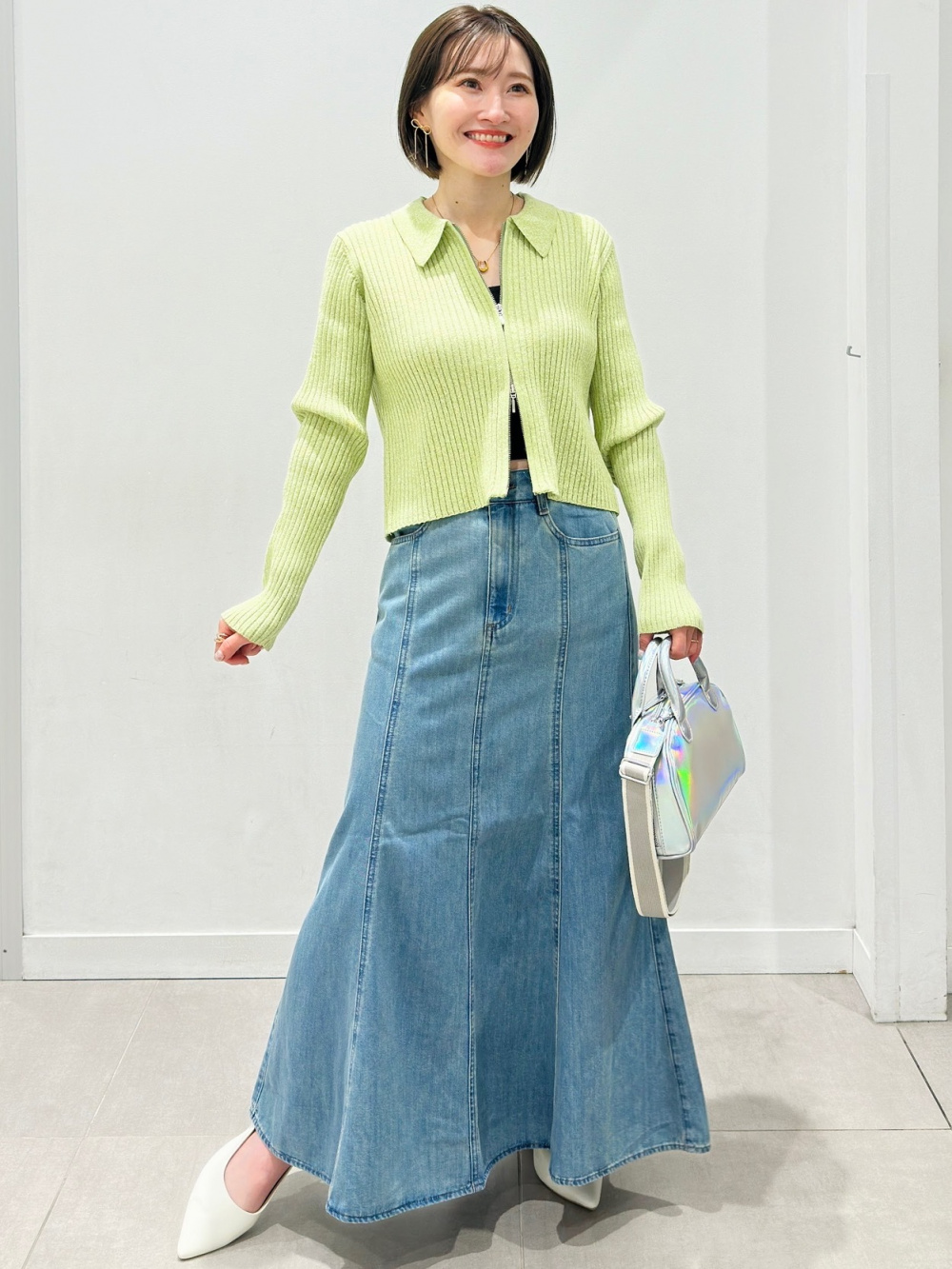 Light Denim Flared Maxi Skirt、Reversible Belt」| GU的穿搭理念