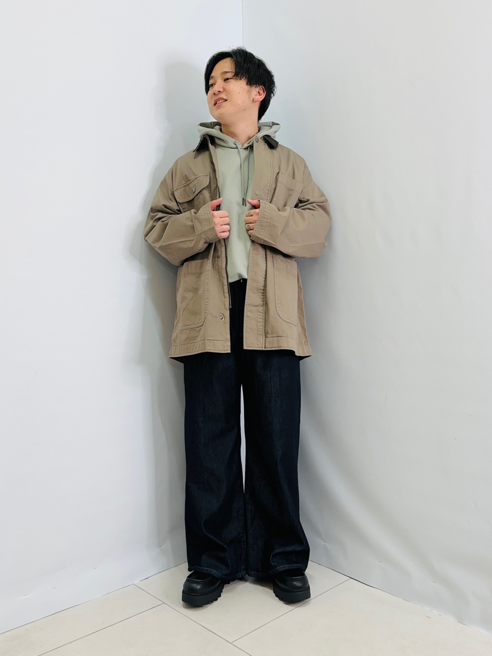 Zip-Up Shirt、Light Denim Belted Wide Pants」| GU的穿搭理念
