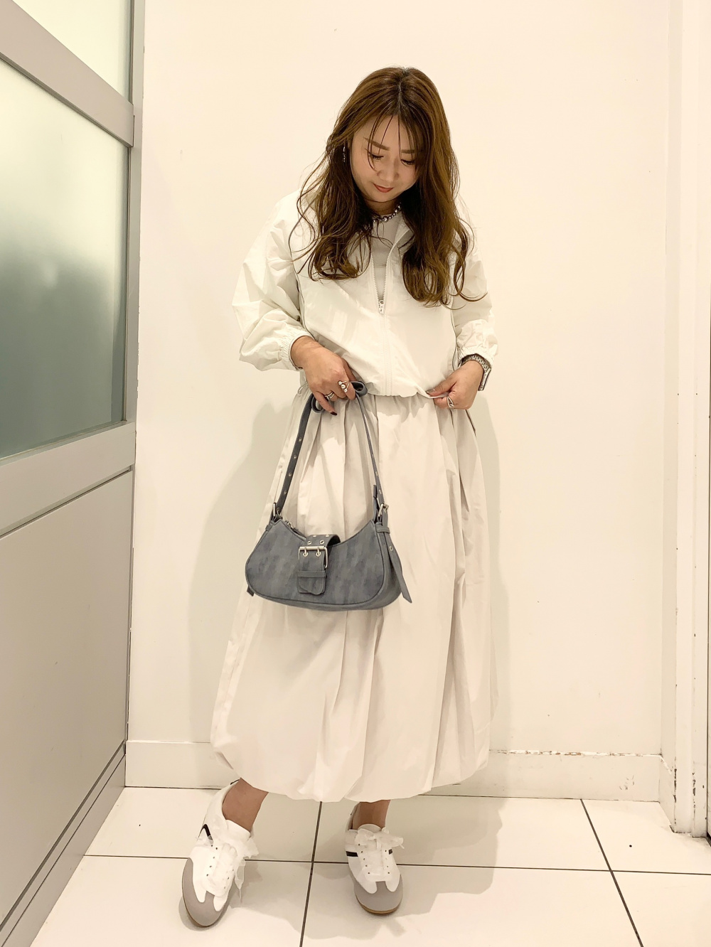 バブルヘムミディスカートQ(2024年モデル)」の着用コーディネート