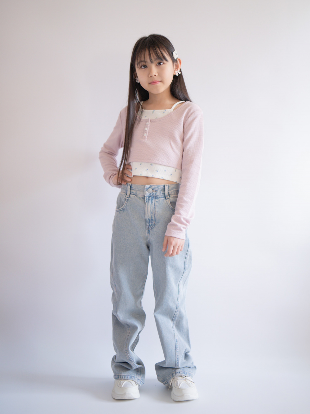 young girl jeans GIRLSカーブシームフレアジーンズJR」の着用コーディネート| ジーユー