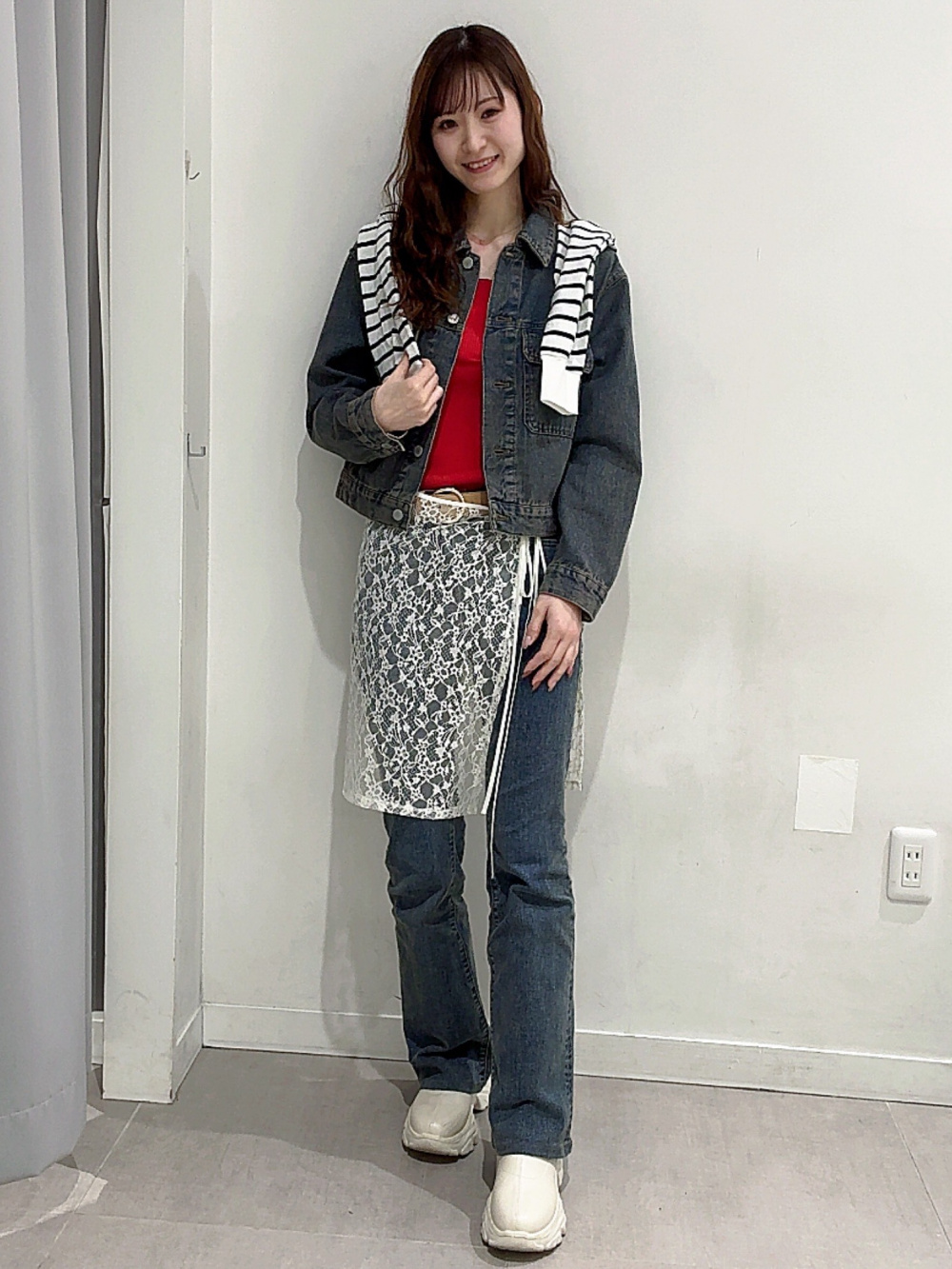 Circle Buckle Wide Belt、Lace Wrap Skirt」| GU的穿搭理念