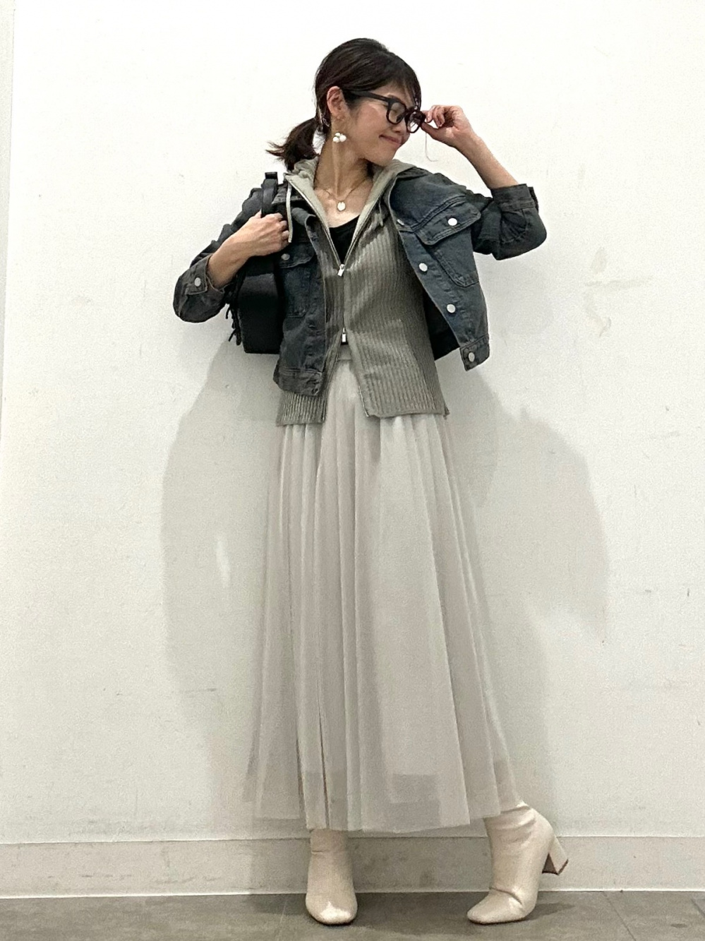 2ピースワンピース by rokh +X、2ピースコート by rokh」の着用