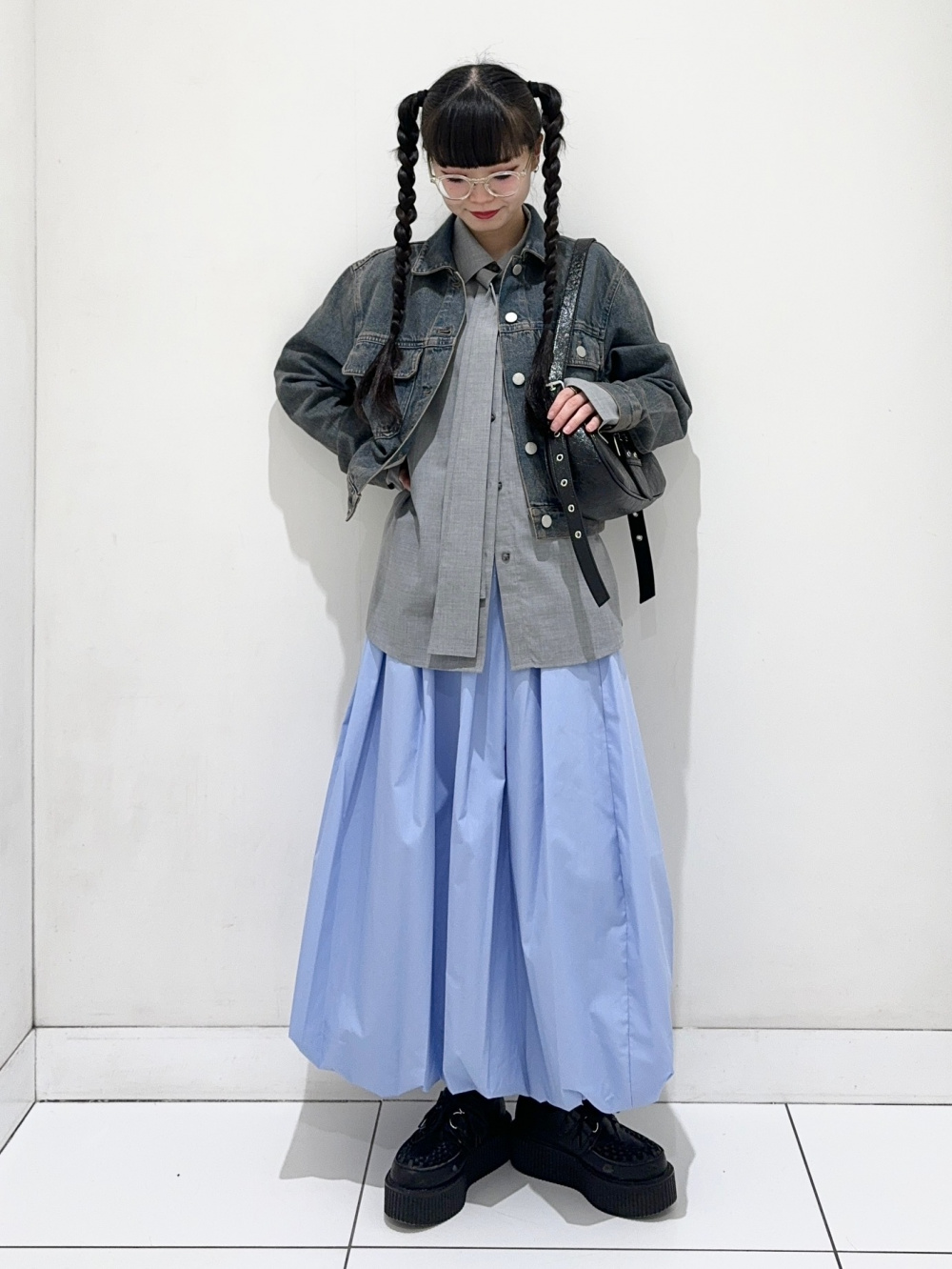 デニムブルゾン、トラックパンツ by rokh」の着用コーディネート