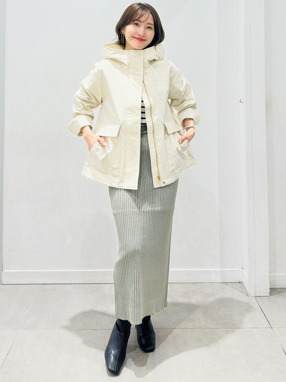 ルーシングT(長袖)Q、プリーツミディスカート」の着用