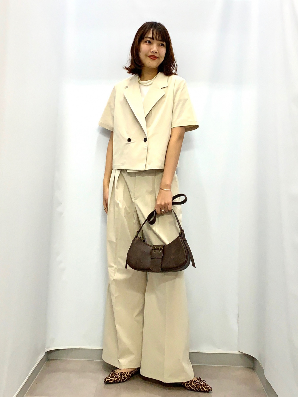 High Rise Straight Jeans、Short Sleeve Jacket/Z」| GU的穿搭理念