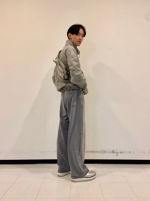 TRIFLE スタンドネックレザータッチブルゾン GU公式 | ウィンドプルーフスタンドカラーブルゾン