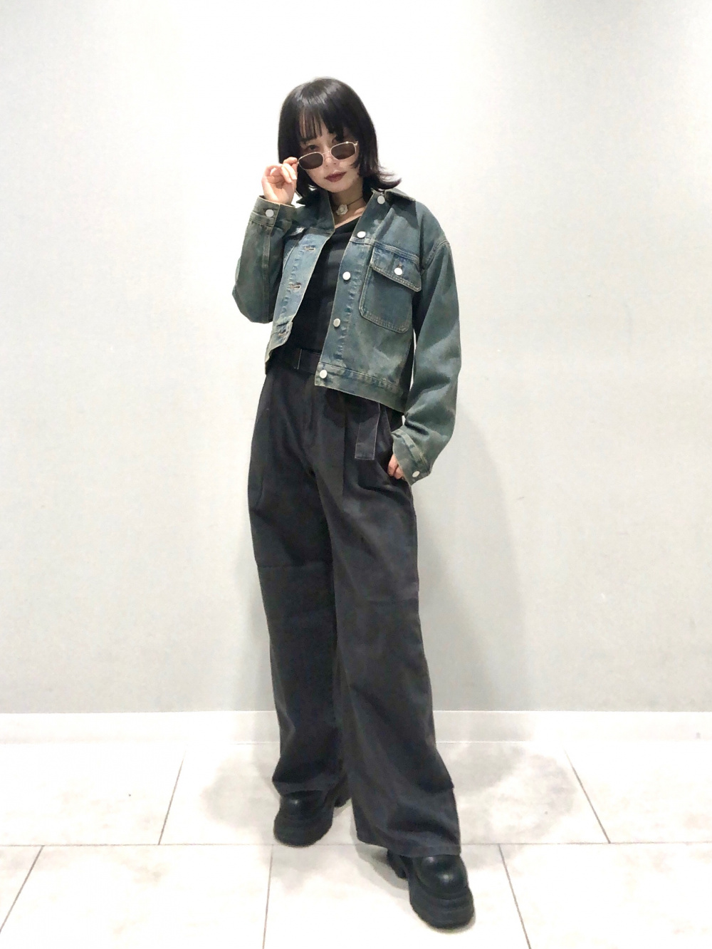 デニムブルゾン、トラックパンツ by rokh」の着用コーディネート