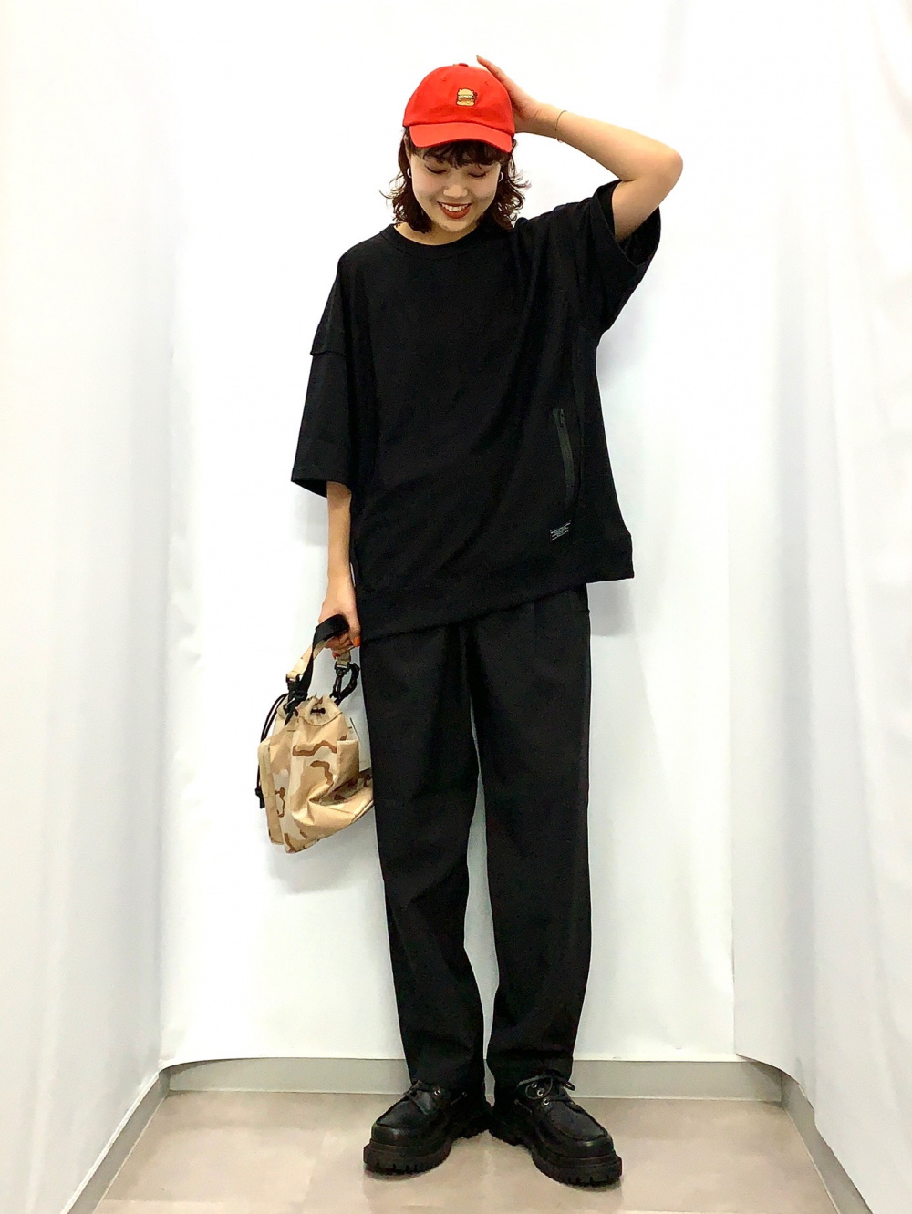 リブブルゾン UNDERCOVER、スウェT(5分袖) UNDERCOVER」の着用