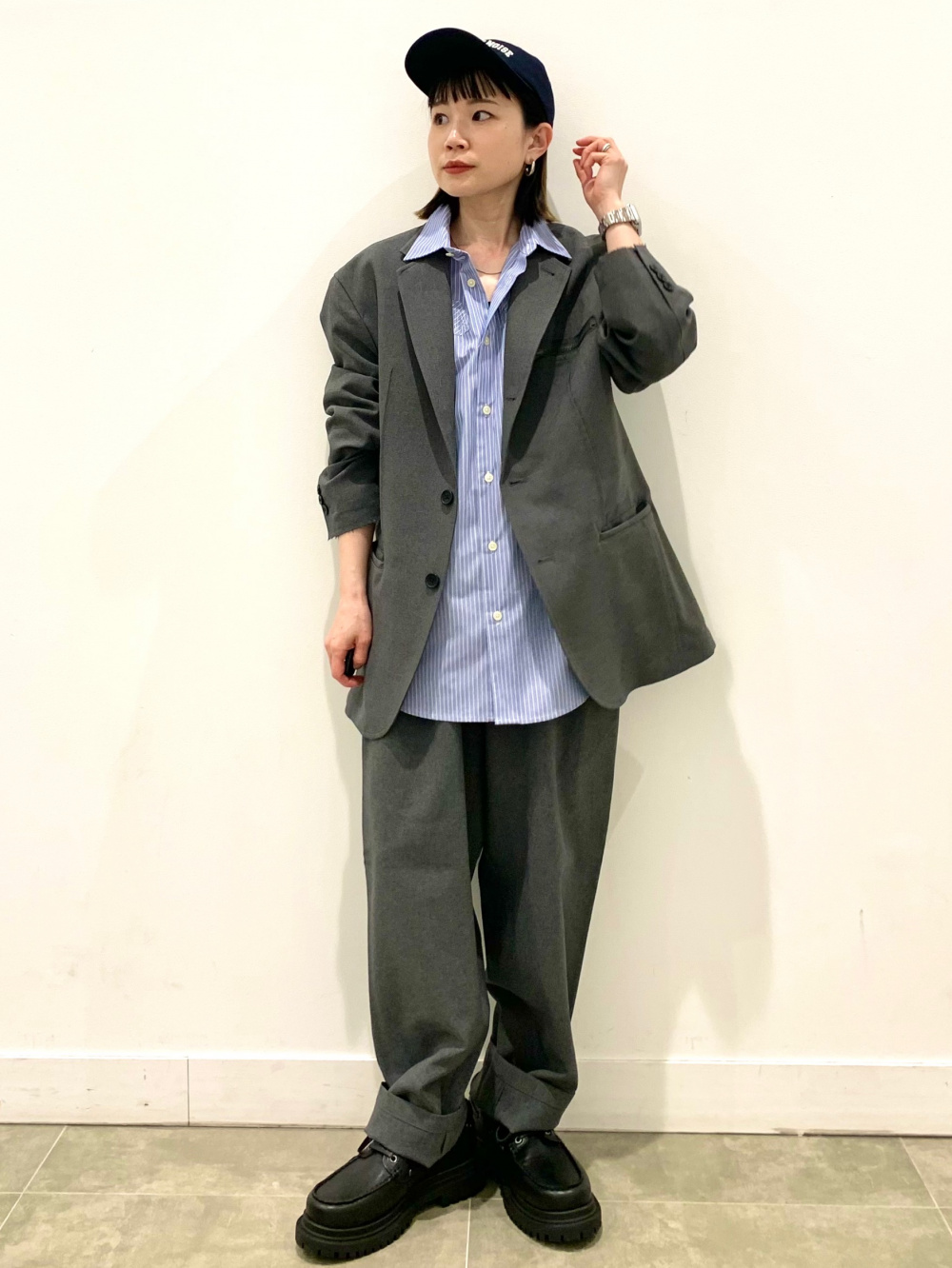 リブブルゾン UNDERCOVER、スウェT(5分袖) UNDERCOVER」の着用