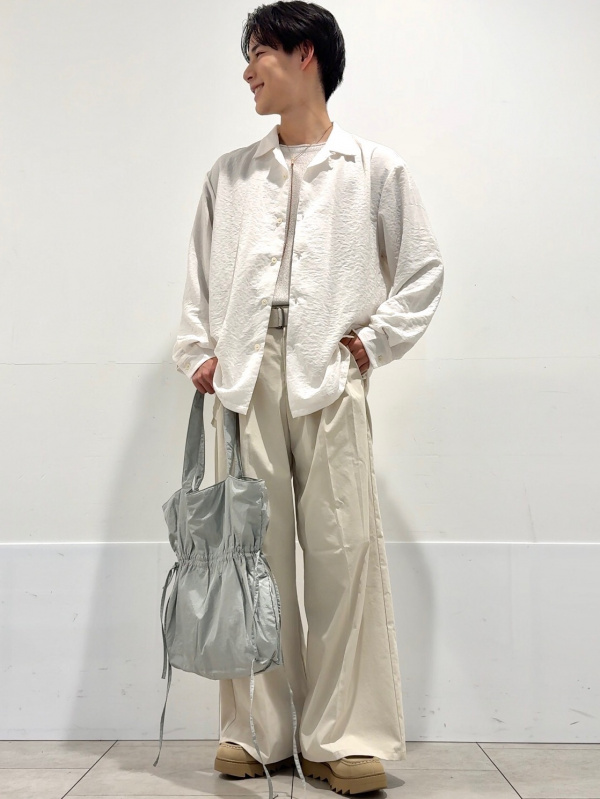 シアーオーバーサイズセーターZ+E（レディース）の着用