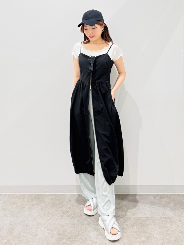 Front Zip Bubble Hem Dress」的穿搭靈感｜GU