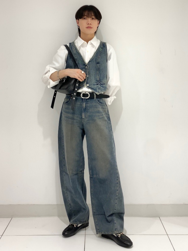 Taiga lgari ネイビーと黄色のボタンセットアップ 公式スタイリング | ジーユー