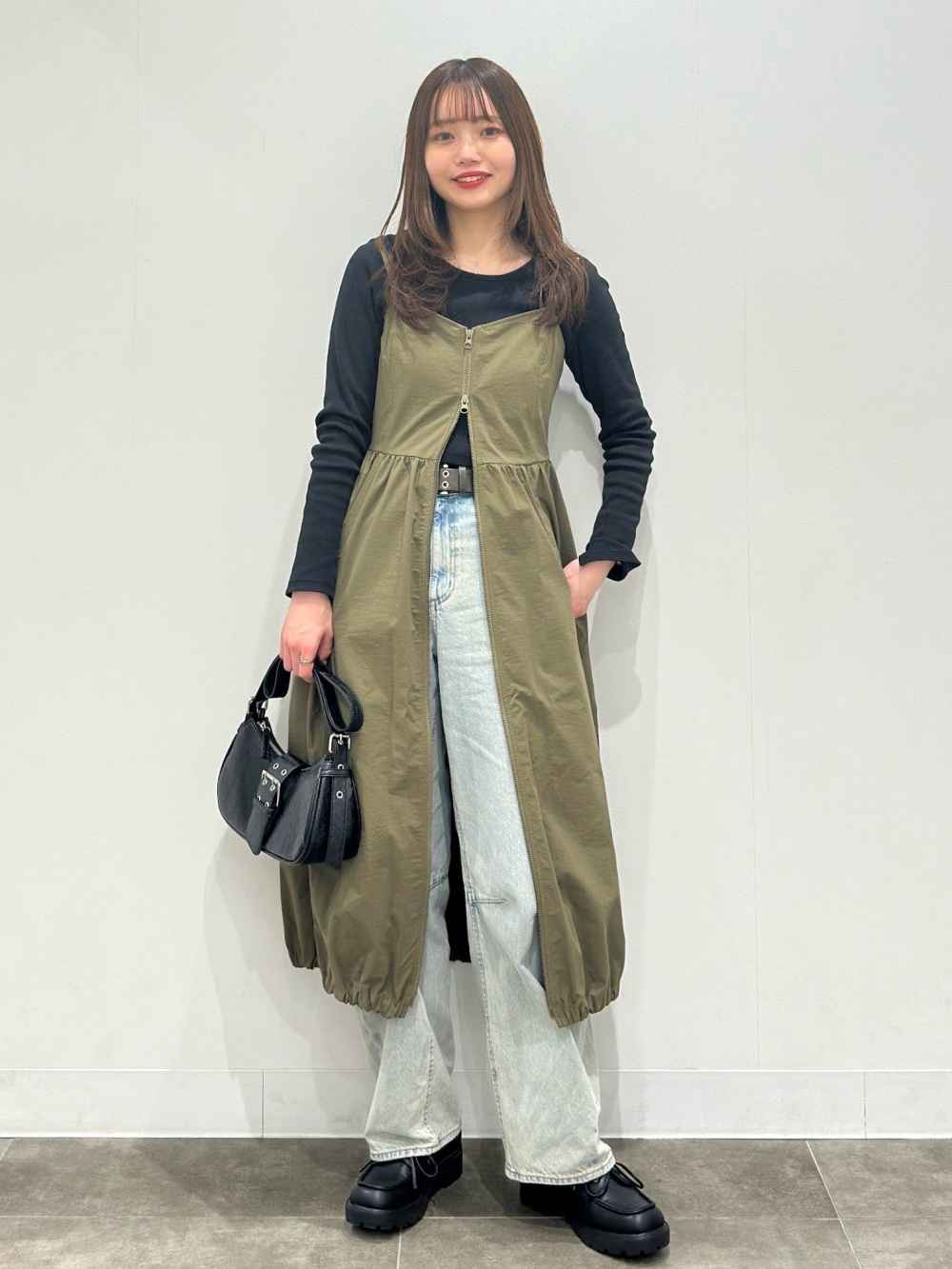ボウタイブラウスZ+E、バレルレッグジーンズ(丈標準71.0～75.0cm