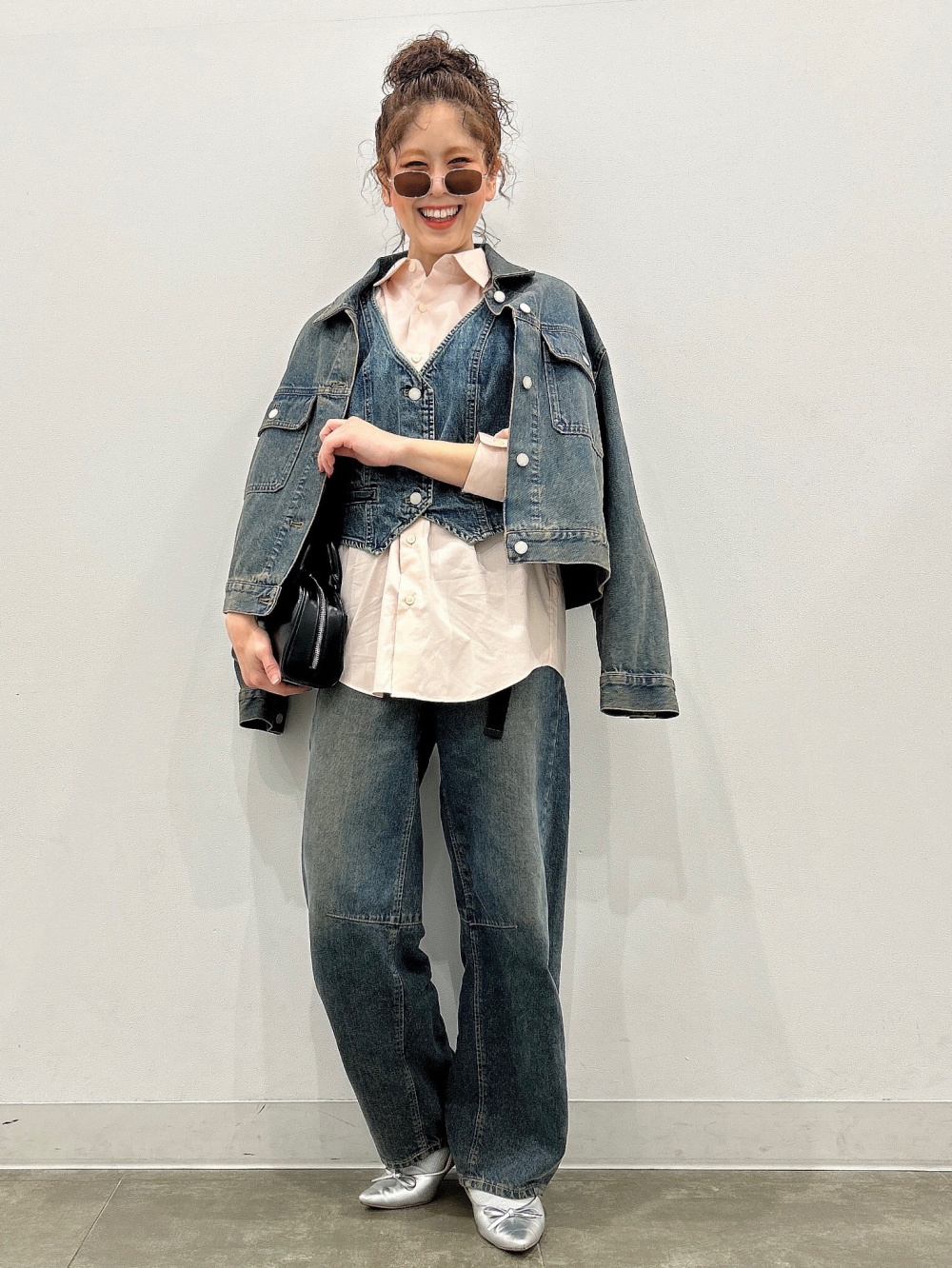 デニムブルゾン、トラックパンツ by rokh」の着用コーディネート