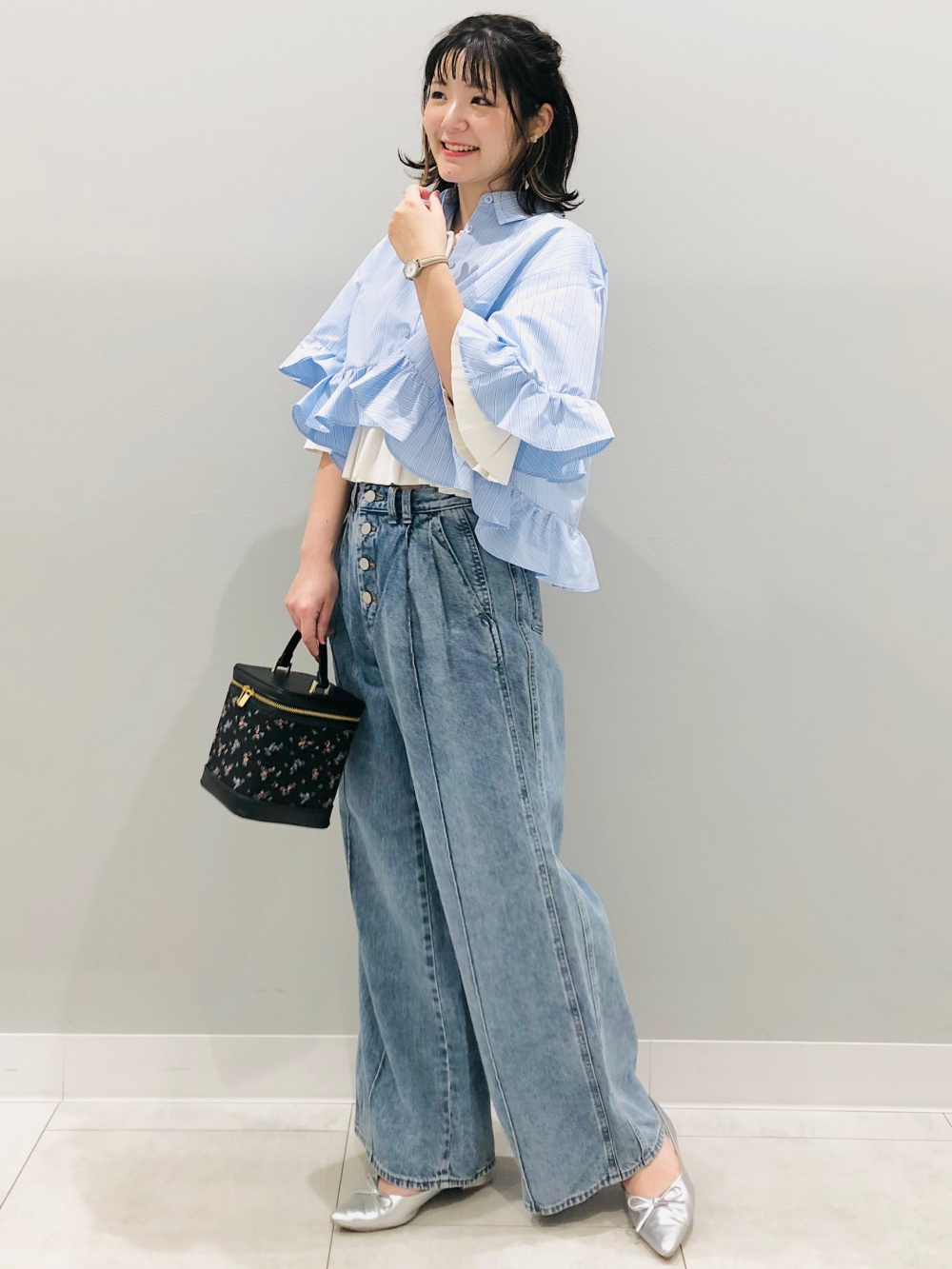 KU-UM コラボ ペプラムシャツ 大人も着やすい【GU】コラボが再び！「ペプラムシャツ」でワンツー