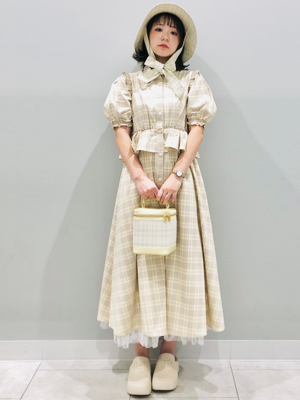 ✖️rokhベージュ ひざ丈スカート ボタン付き　38 ロク ❤️Purchases💸] GU's new spring products and the rokh