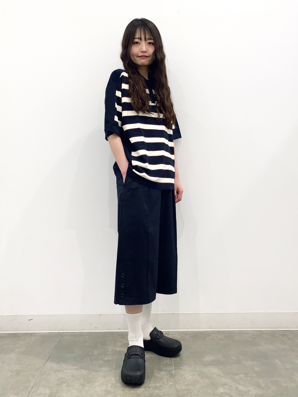 ボレロセットT by rokh、ショートケープコート by rokh」の着用
