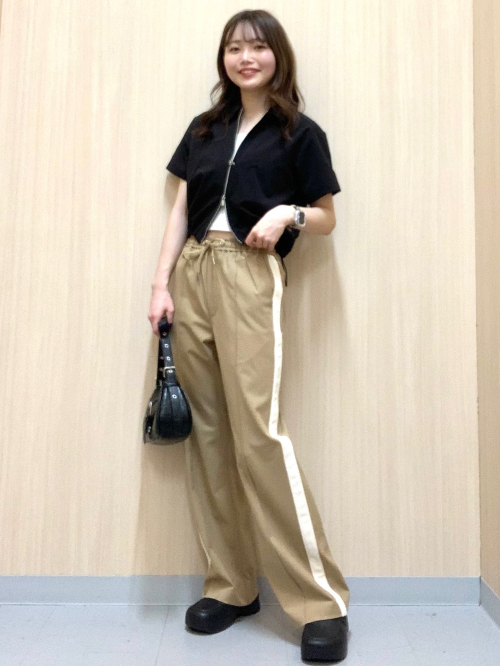 リブポロセーター(7分袖) by rokh、チュールスカート by rokh」の着用