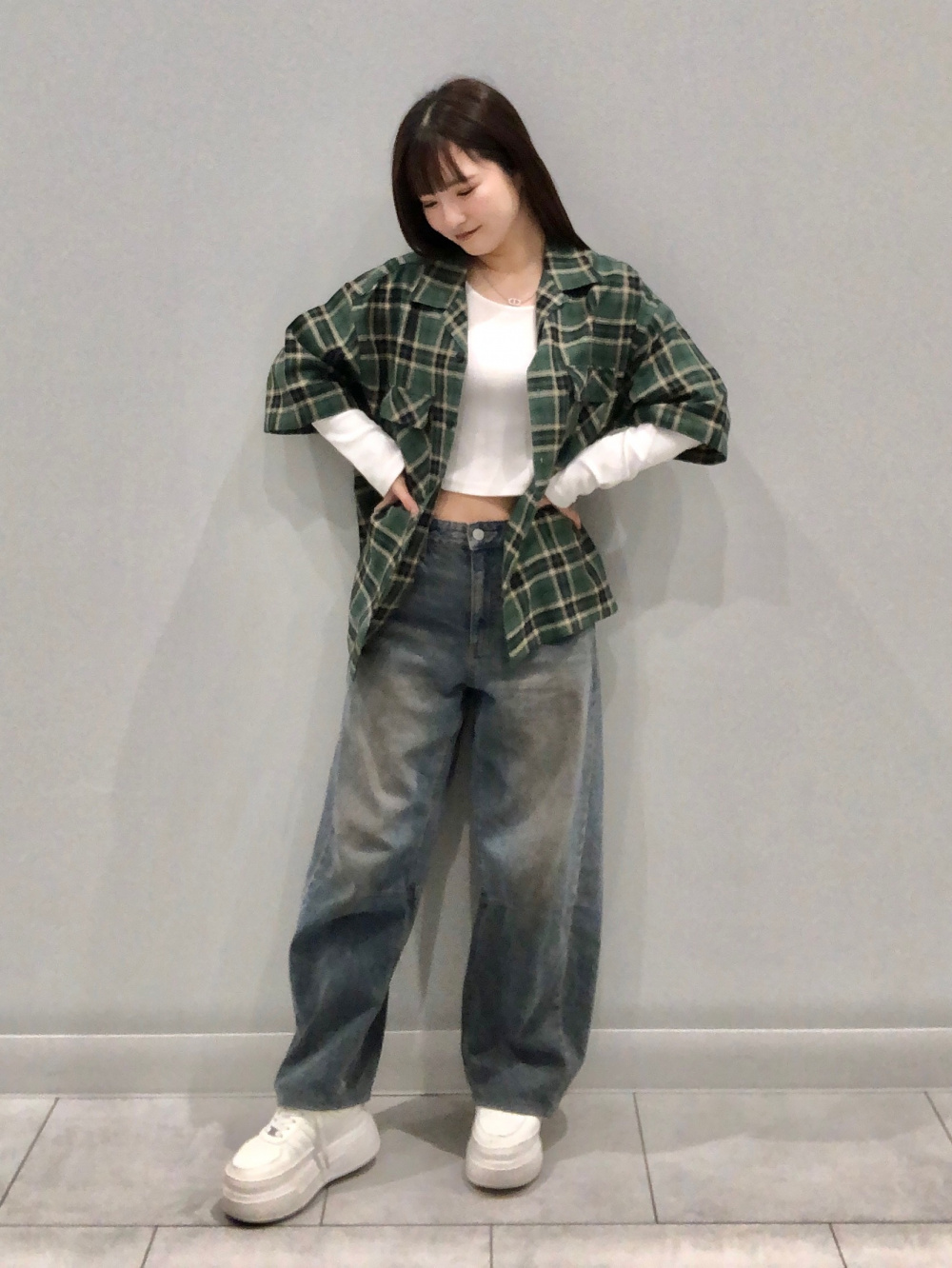 リブクロップドT(長袖)、オープンカラーボクシーチェックシャツ(5分袖