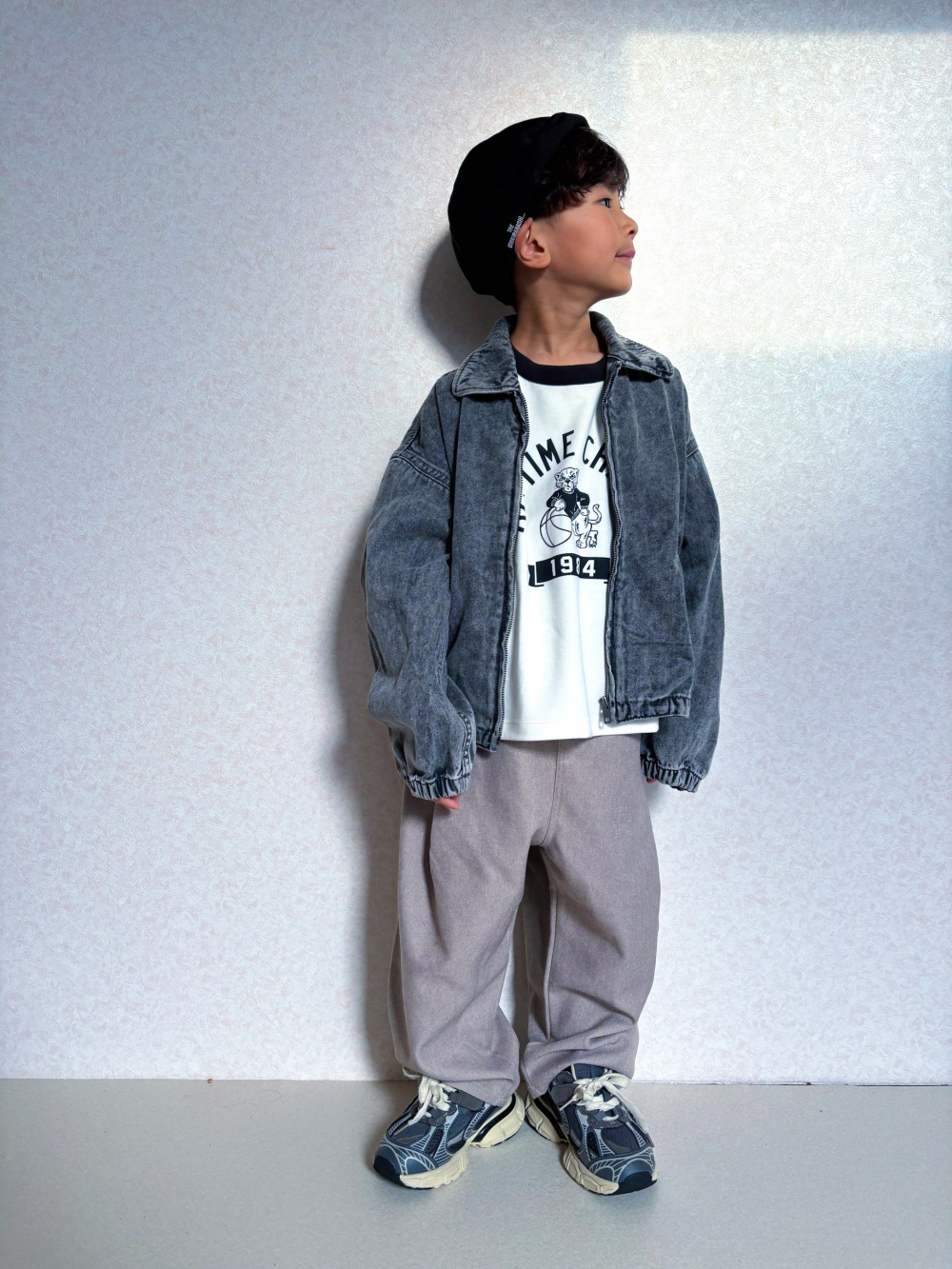 KIDS(男女兼用)デニムジップアップジャケット」の着用
