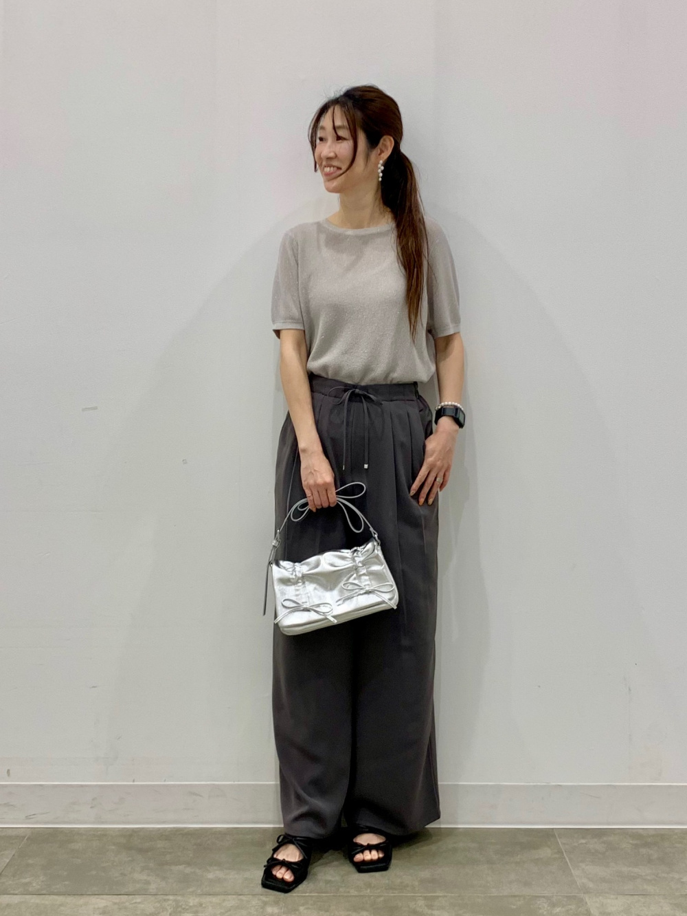 Sheer Metallic Yarn Sweater/S/Q」| GU的穿搭理念