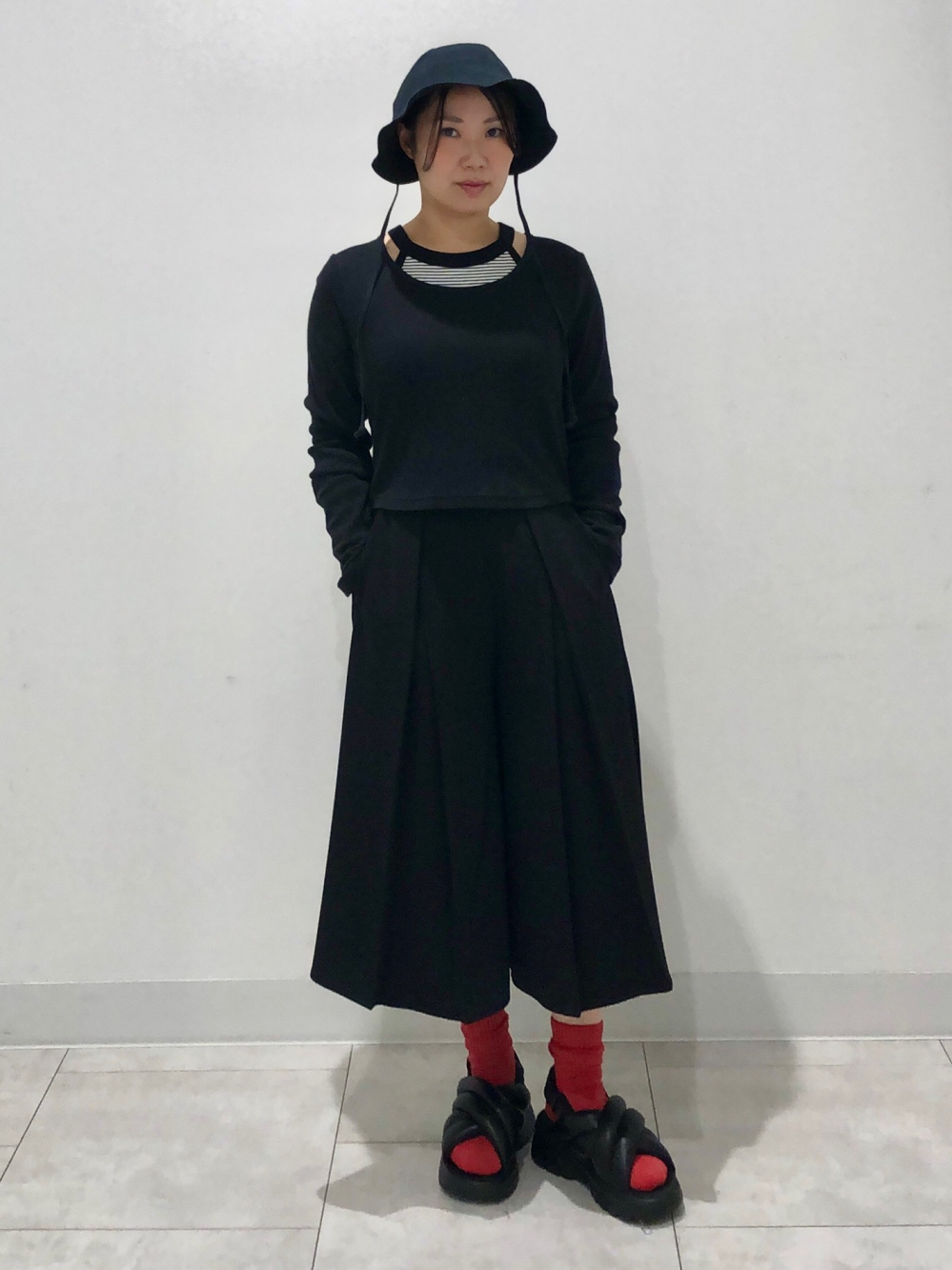 Ribbed Cropped T-Shirt/L、Front Zip Bubble Hem Dress」| GU的穿搭理念