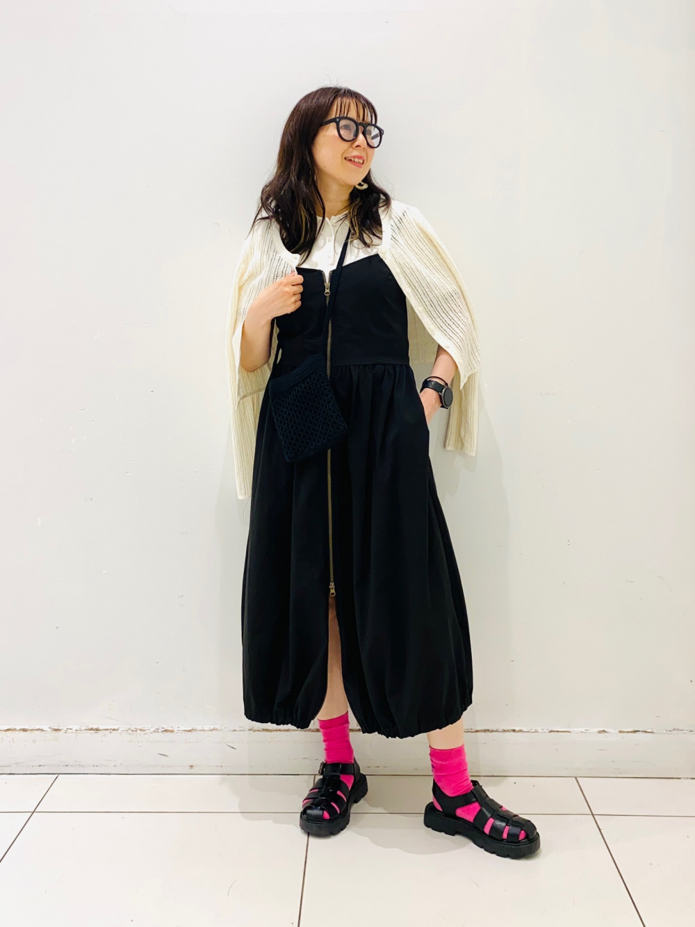 Ribbed Cropped T-Shirt/L、Front Zip Bubble Hem Dress」| GU的穿搭理念