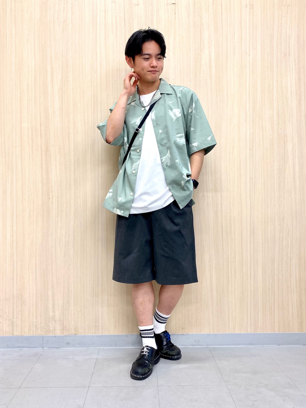gu-min様 Dolman Sleeve Shirt/NTQ、Bermuda Shorts/NT」| GU的穿搭理念